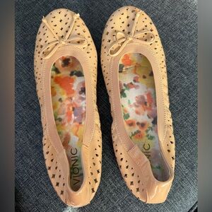 Women’s Tan Vionic Flats Size 9